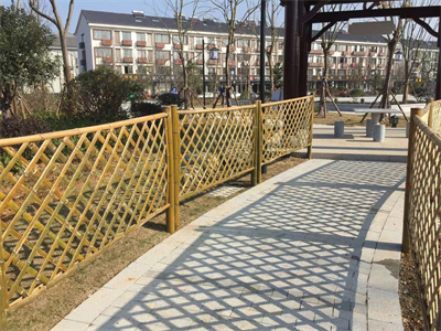 竹籬笆柵欄出現在哪些重要的場所？